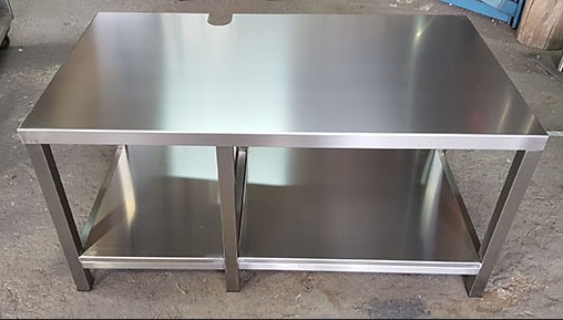 Nirosta-Arbeitstisch Seitenansicht