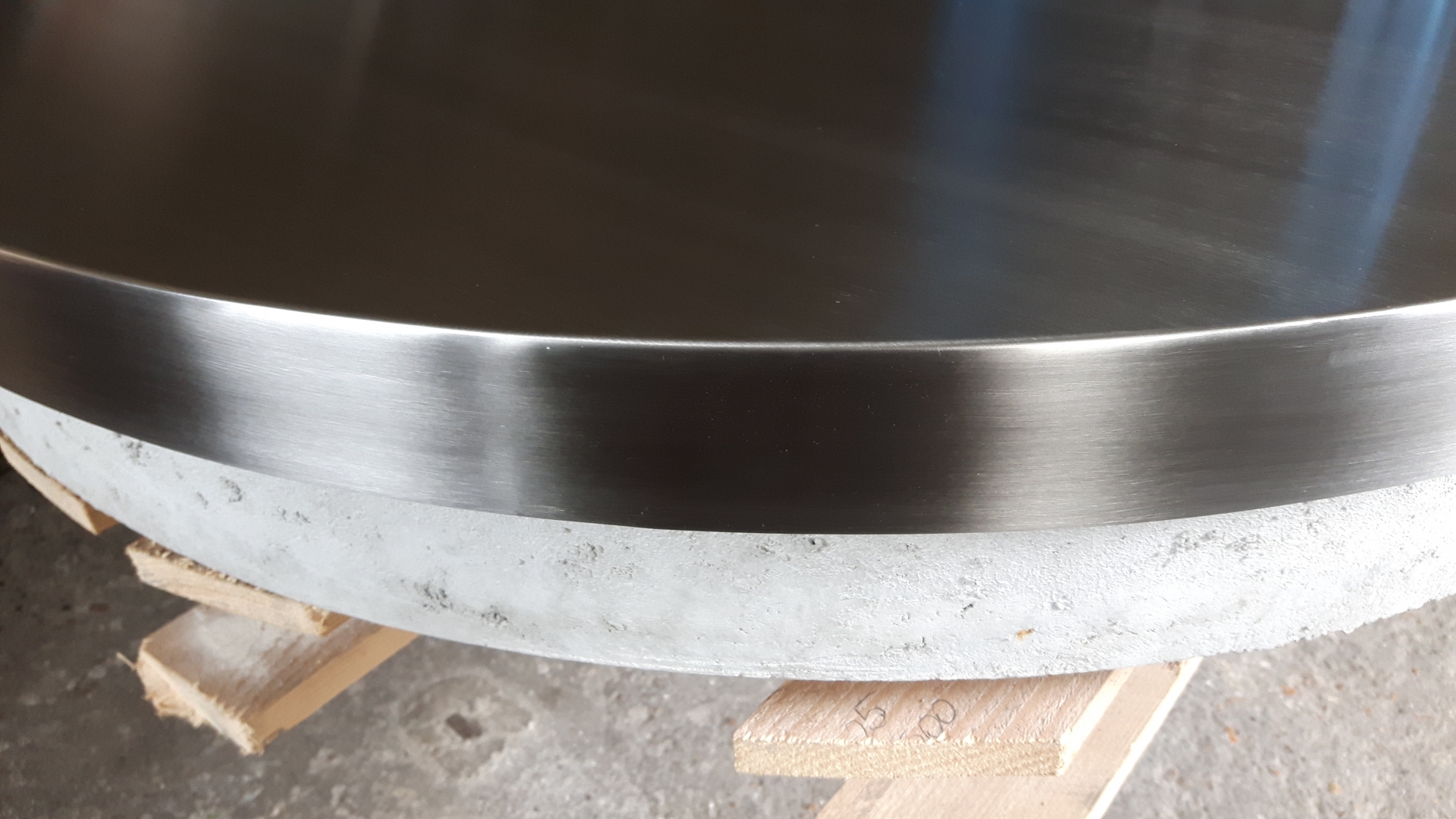 Edelstahl-Brunnendeckel Detail